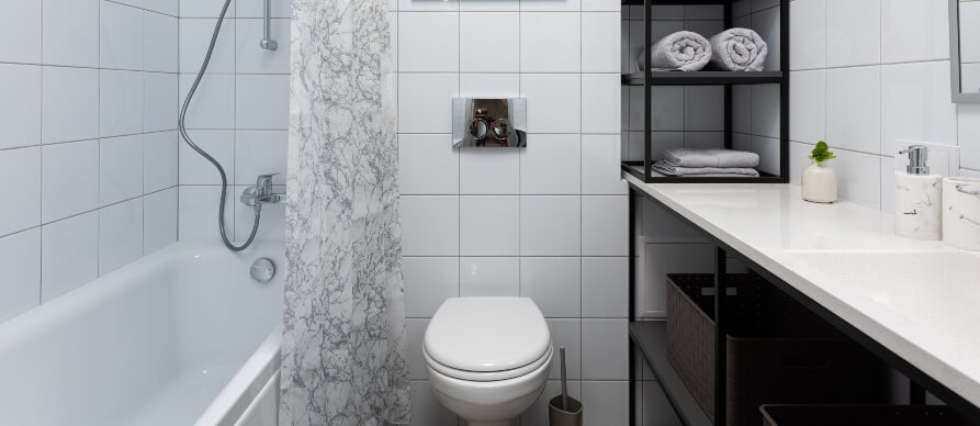 prikaz kupatila sa kadom, wc šoljom i lavaboom