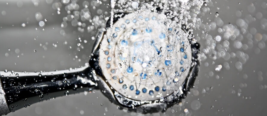 prikaz tuša i vode koja teče