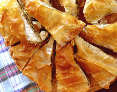 Gibanica sa koprivama i livadskim zeljem