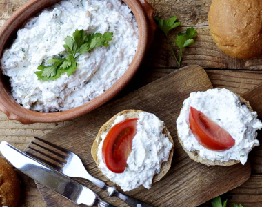 Sirni namaz sa orasima i šunkom