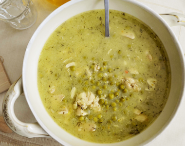 Bela čorba sa graškom i piletinom
