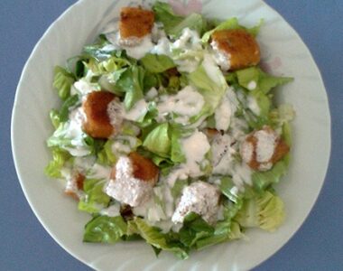 Carska salata s ribljim štapićima