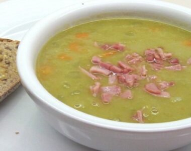 Čorba sa graškom i šunkom