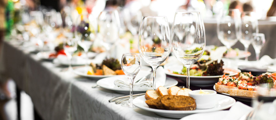 sto postavljen za svečane prilike