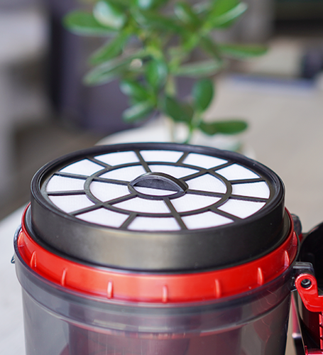 Usisivač sa posudom LM 1336